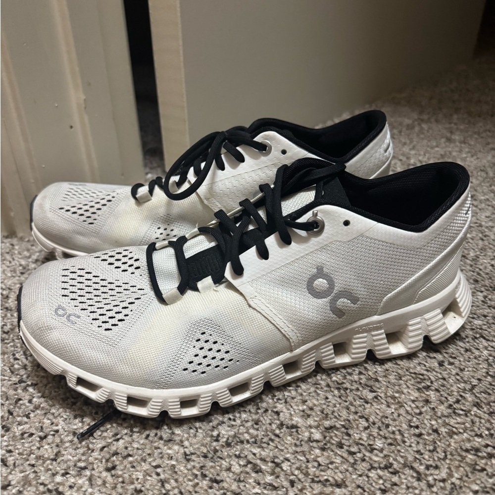 On Cloud Running shoes - Women 7.5